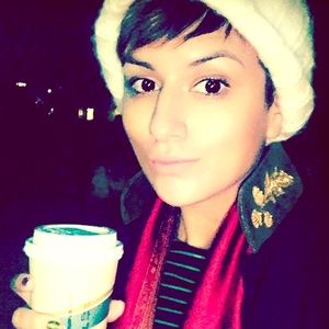 Meet your Posher, Claudia